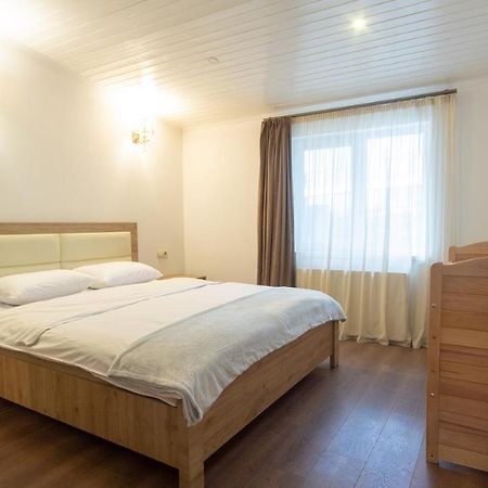 Big Terrace Apartment On Liberty Square Тбилиси Экстерьер фото