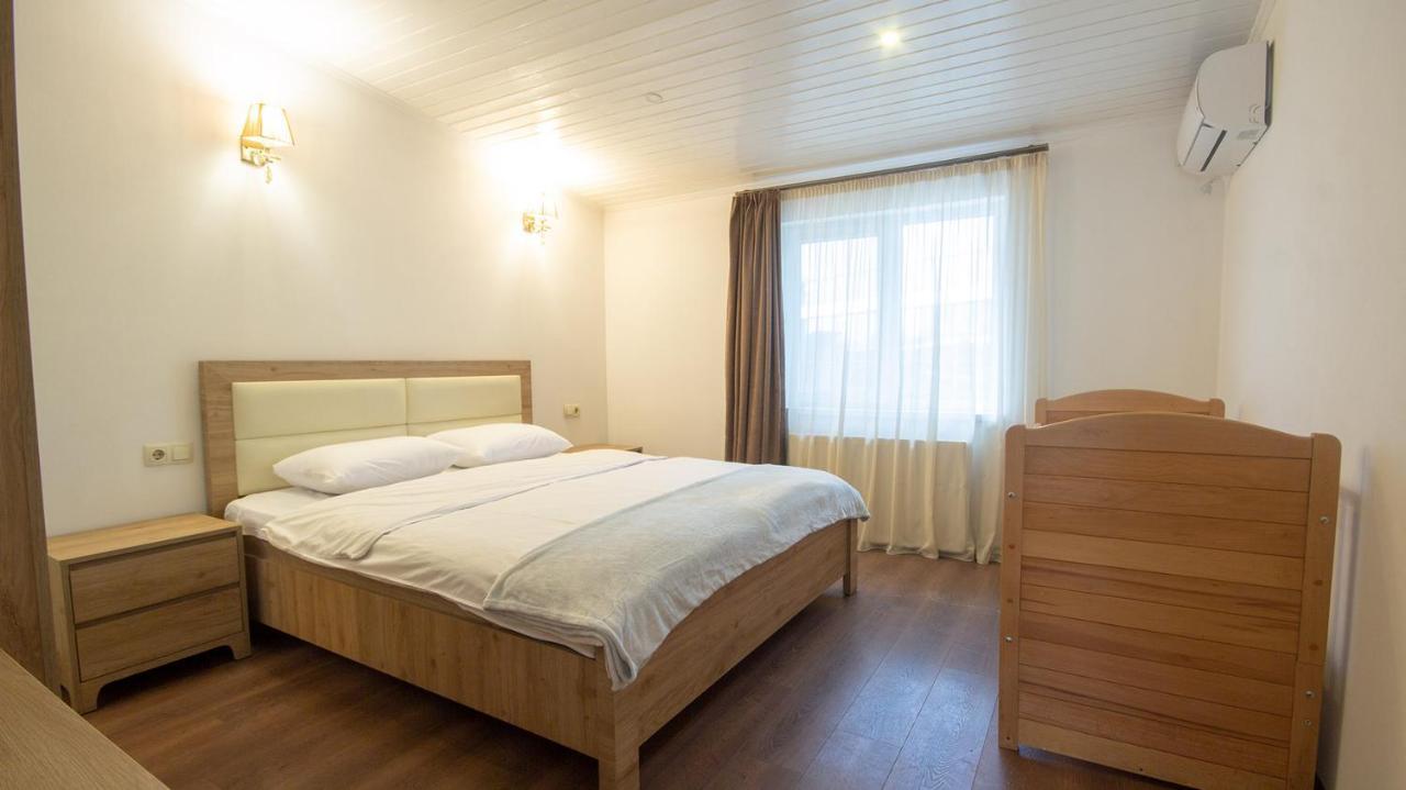 Big Terrace Apartment On Liberty Square Тбилиси Экстерьер фото