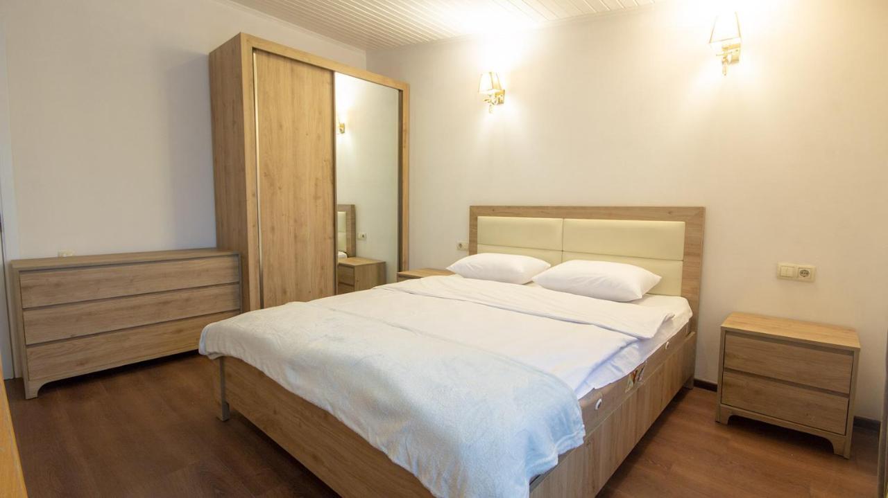 Big Terrace Apartment On Liberty Square Тбилиси Экстерьер фото