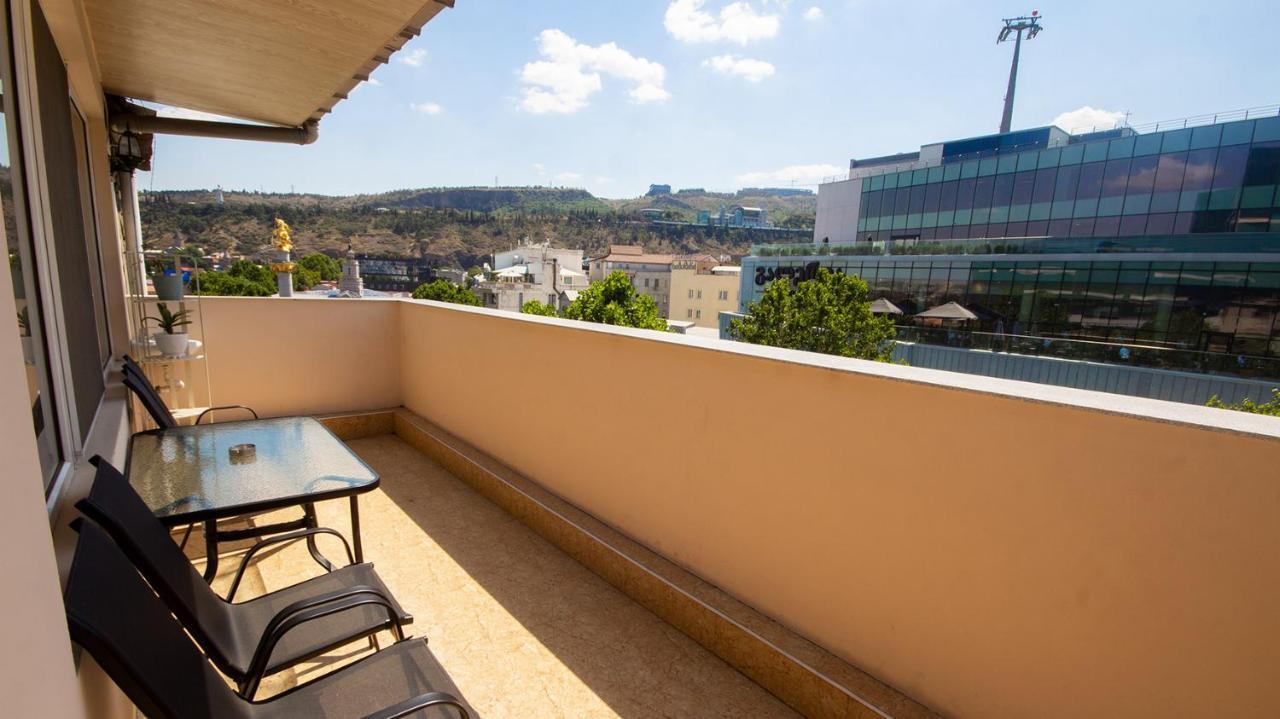 Big Terrace Apartment On Liberty Square Тбилиси Экстерьер фото